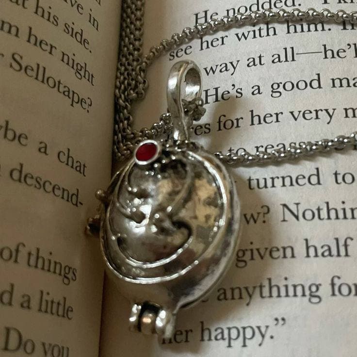 Elena's necklace 